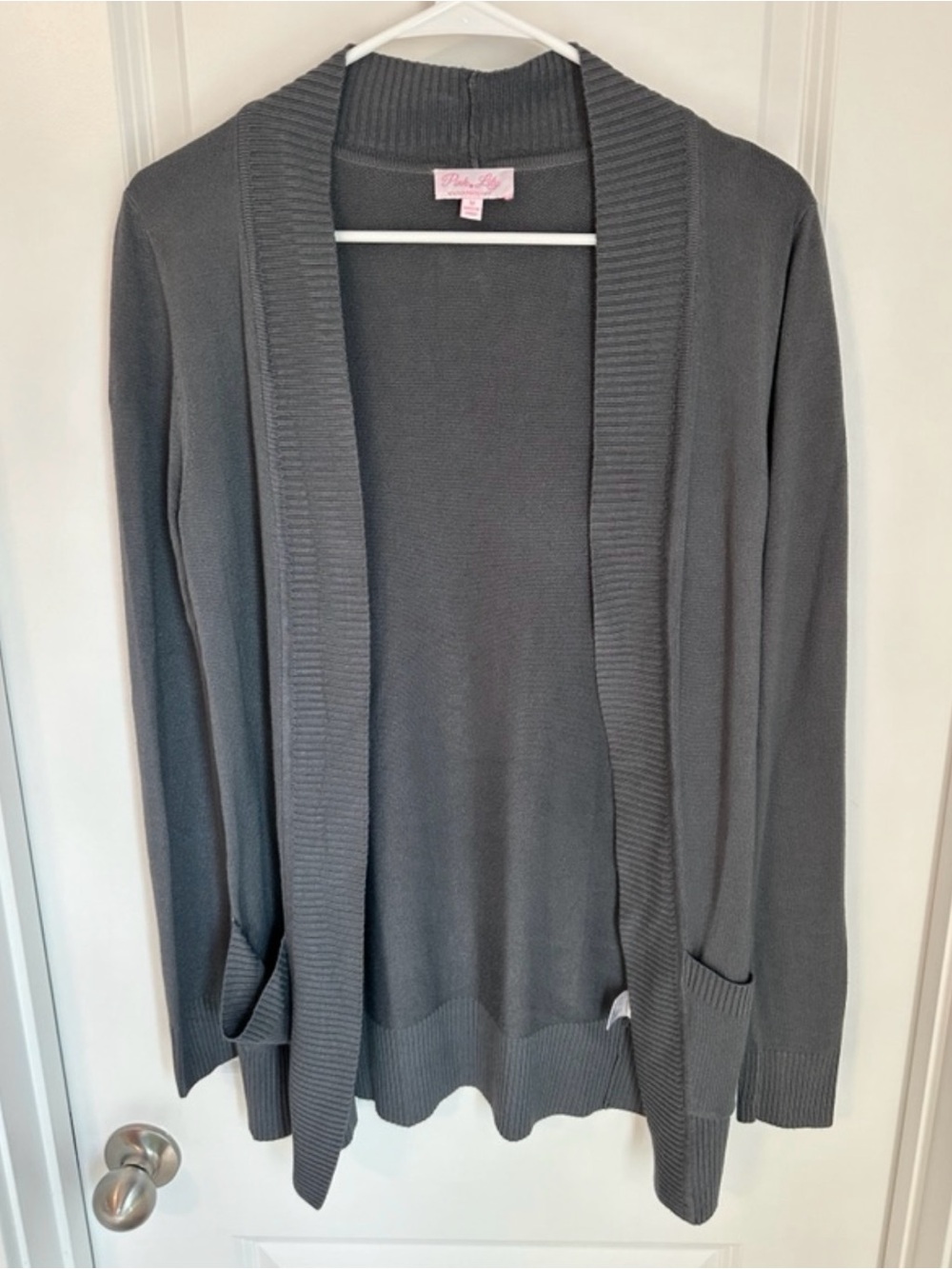 Pink Lily Women's M Gray Solid Knit Open Front V-Neck Cardigan Sweater
Pockets